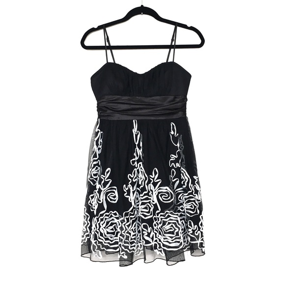 Speechless | Black & White Floral Trimmed Mini Party Dress, Medium Juniors - Picture 1 of 12